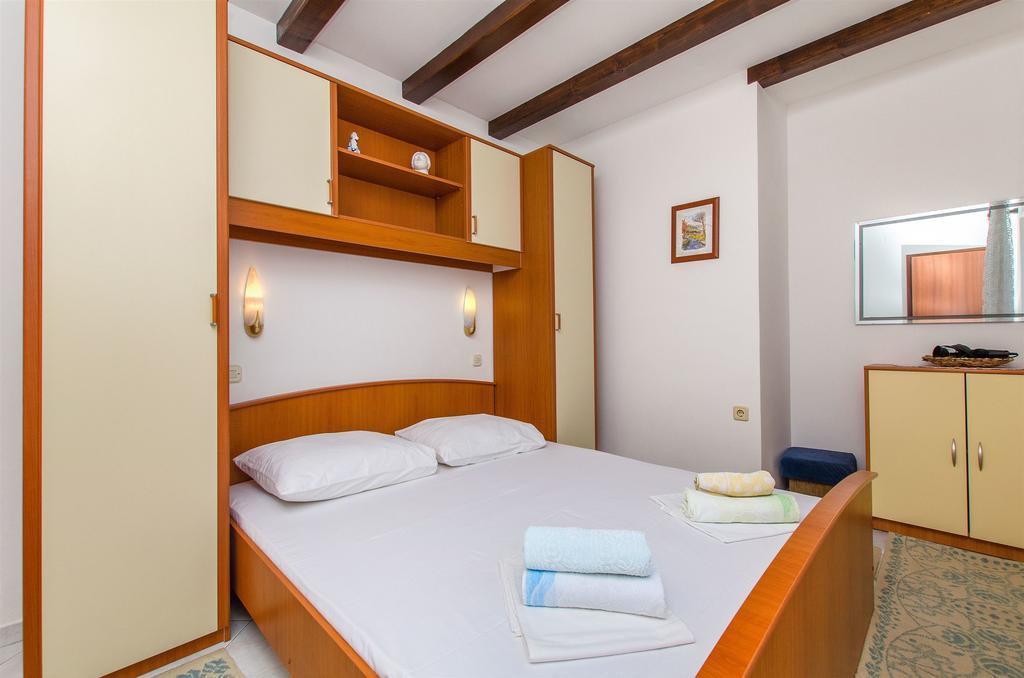 Apartments Vojka Милна Екстериор снимка