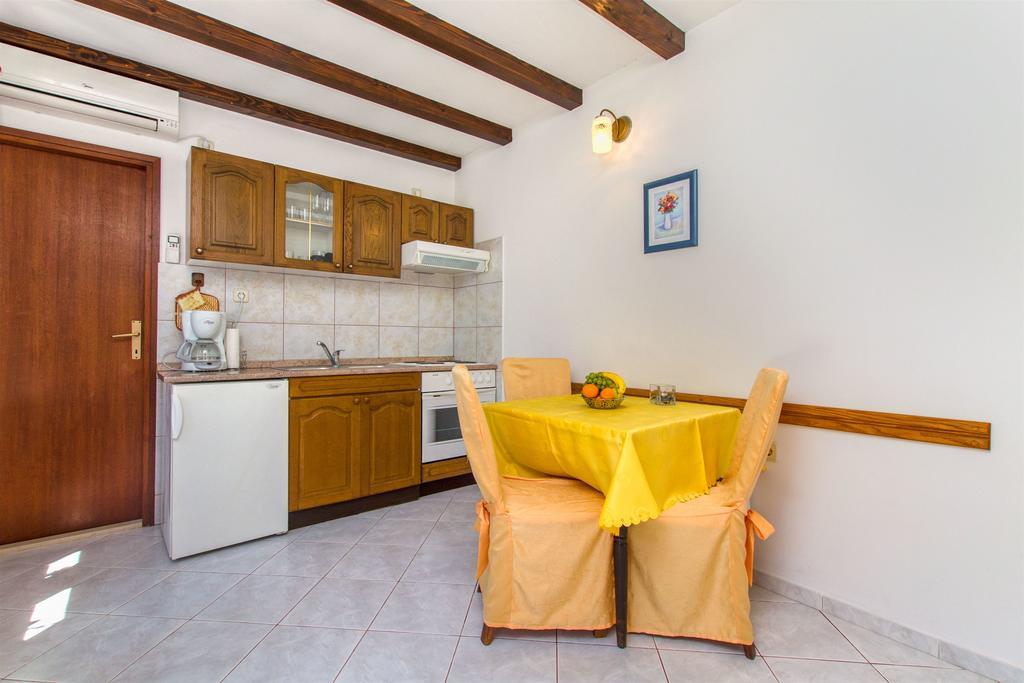 Apartments Vojka Милна Екстериор снимка